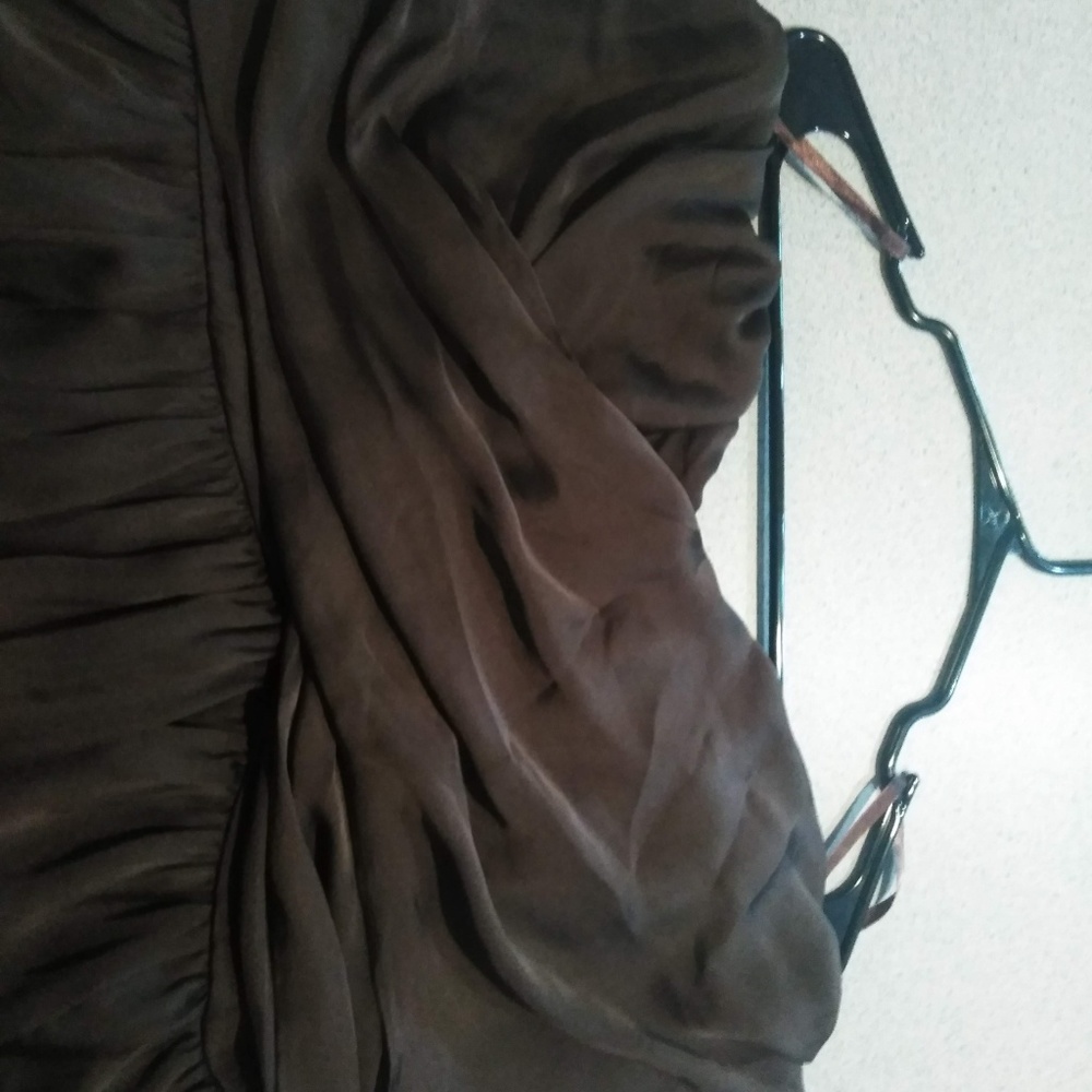 Beautiful Dress! - Picture 2 of 6
